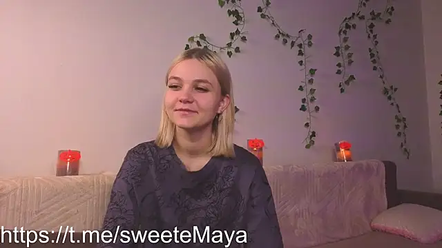 Snapshot of KelleDomin chatting on November 4, 2025, 7:06 pm KelleDomin online show from November 4, 2025, 7:06 pm