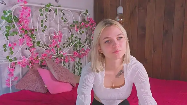 Snapshot of KelleDomin chatting on October 9, 2025, 9:21 am KelleDomin online show from October 9, 2025, 9:21 am