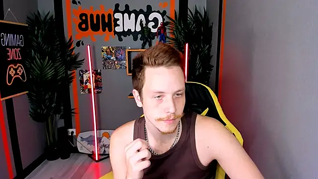 Snapshot of LeoMooree chatting on October 27, 2025, 3:35 pm LeoMooree online show from October 27, 2025, 3:35 pm