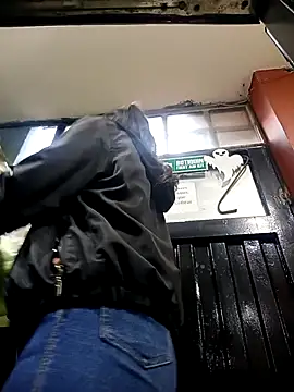 Snapshot of Mia-love-03 chatting on October 29, 2025, 9:47 pm Mia-love-03 online show from October 29, 2025, 9:47 pm