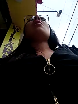 Snapshot of Mia-love-03 chatting on October 6, 2025, 9:04 pm Mia-love-03 online show from October 6, 2025, 9:04 pm