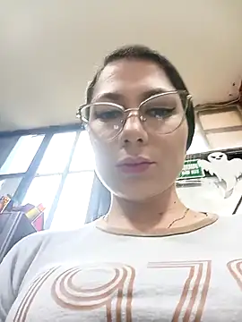 Snapshot of Mia-love-03 chatting on October 17, 2025, 8:10 pm Mia-love-03 online show from October 17, 2025, 8:10 pm