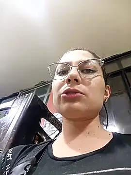 Snapshot of Mia-love-03 chatting on October 9, 2025, 12:11 am Mia-love-03 online show from October 9, 2025, 12:11 am