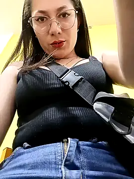 Snapshot of Mia-love-03 chatting on October 25, 2025, 10:43 pm Mia-love-03 online show from October 25, 2025, 10:43 pm