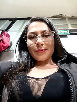 Snapshot of Mia-love-03 chatting on October 9, 2025, 10:21 pm Mia-love-03 online show from October 9, 2025, 10:21 pm