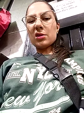 Snapshot of Mia-love-03 chatting on October 1, 2025, 11:52 pm Mia-love-03 online show from October 1, 2025, 11:52 pm