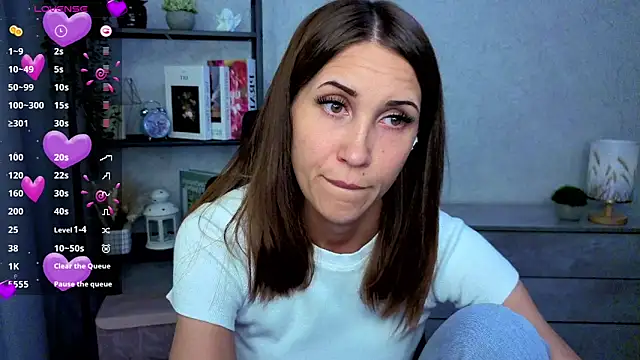 DreamVelour online show from April 14, 2026, 8:47 pm