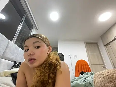 Snapshot of Gaby_002 chatting on October 3, 2025, 2:59 am Gaby 002 online show from October 3, 2025, 2:59 am