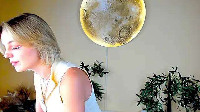 CaylaHalama online show from September 25, 2025, 2:01 pm