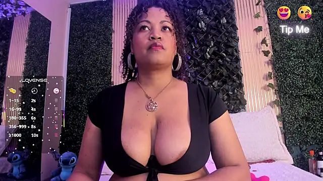 Snapshot of TaniaJhons chatting on October 25, 2025, 3:06 am TaniaJhons online show from October 25, 2025, 3:06 am