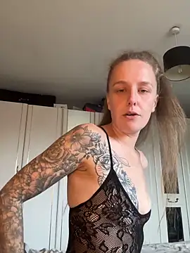 EmmieMaexox online show from October 3, 2025, 9:55 am