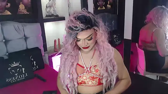 Snapshot of Sophia_hott01 chatting on September 25, 2025, 12:00 pm Sophia hott01 online show from September 25, 2025, 12:00 pm