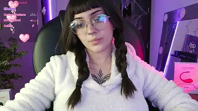 Snapshot of LesRose chatting on October 21, 2025, 5:34 pm LesRose online show from October 21, 2025, 5:34 pm