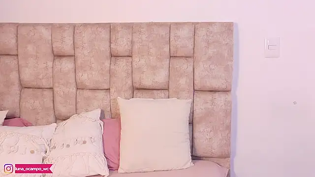 LunaOcampo  online show from November 29, 2025, 7:41 am