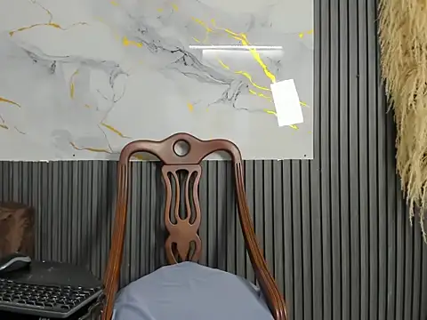 Snapshot of Nikoll_evans chatting on October 21, 2025, 8:19 pm Nikoll evans online show from October 21, 2025, 8:19 pm