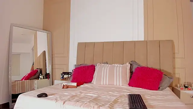 PatriciaFigueroa online show from November 6, 2025, 7:29 pm