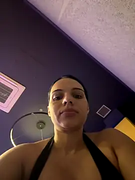 Anavalle online show from October 7, 2025, 6:42 pm