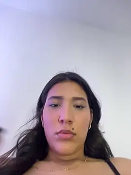 IsabellaJoness  online show from April 10, 2026, 1:29 pm