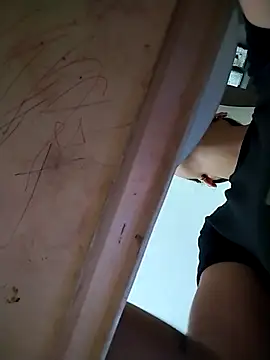 Mia-Reyes online show from October 15, 2025, 1:08 pm