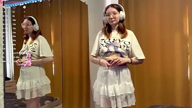 KrystinFunches online show from October 1, 2025, 9:36 am