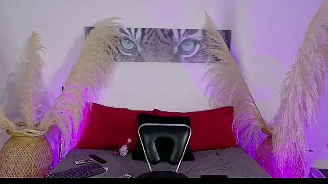 Zafira  online show from February 10, 2026, 6:18 pm