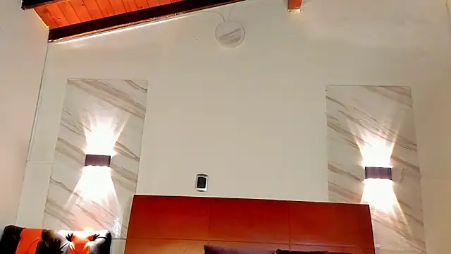 Snapshot of Charlotte-Smit chatting on November 11, 2025, 6:47 pm Charlotte-Smit online show from November 11, 2025, 6:47 pm