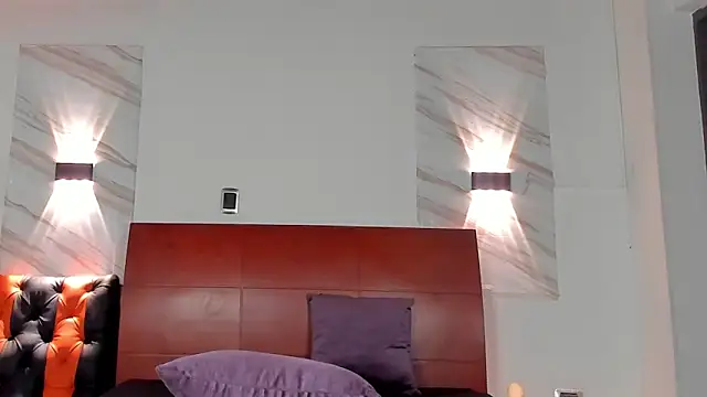 Snapshot of Charlotte-Smit chatting on November 6, 2025, 6:23 pm Charlotte-Smit online show from November 6, 2025, 6:23 pm