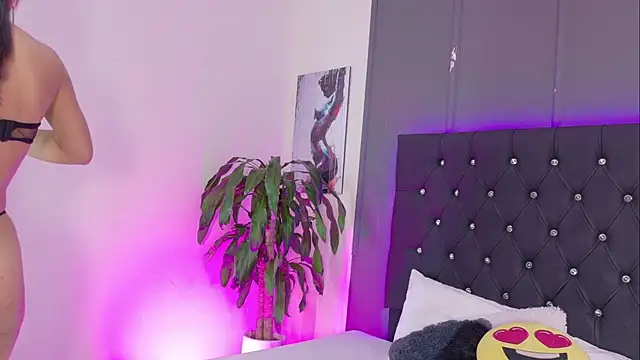 Snapshot of Kataaleya__12 chatting on October 9, 2025, 3:18 am Kataaleya 12 online show from October 9, 2025, 3:18 am