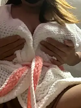 Ni ni22 online show from November 25, 2025, 4:51 pm