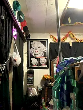 Snapshot of blondebarbiebae chatting on September 30, 2025, 2:39 am blondebarbiebae online show from September 30, 2025, 2:39 am