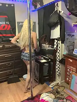 Snapshot of blondebarbiebae chatting on September 30, 2025, 8:26 pm blondebarbiebae online show from September 30, 2025, 8:26 pm