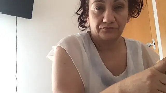 Snapshot of paula19800 chatting on October 14, 2025, 10:05 am paula19800 online show from October 14, 2025, 10:05 am