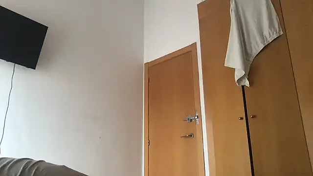 Snapshot of paula19800 chatting on October 13, 2025, 7:54 am paula19800 online show from October 13, 2025, 7:54 am