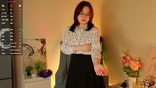 Snapshot of NyamNyamNyammm chatting on October 13, 2025, 3:02 pm NyamNyamNyammm online show from October 13, 2025, 3:02 pm