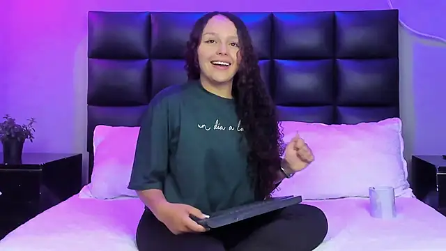 Snapshot of CamilaGomez149 chatting on October 1, 2025, 1:04 pm CamilaGomez149 online show from October 1, 2025, 1:04 pm