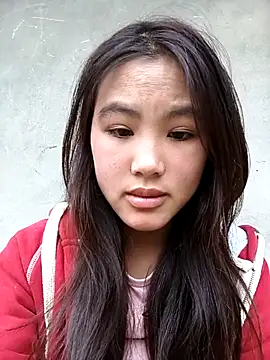 Snapshot of Mai_lovely chatting on December 18, 2025, 5:12 am Mai lovely online show from December 18, 2025, 5:12 am