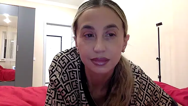 Snapshot of Jeyvaris chatting on November 3, 2025, 6:44 pm Jeyvaris online show from November 3, 2025, 6:44 pm