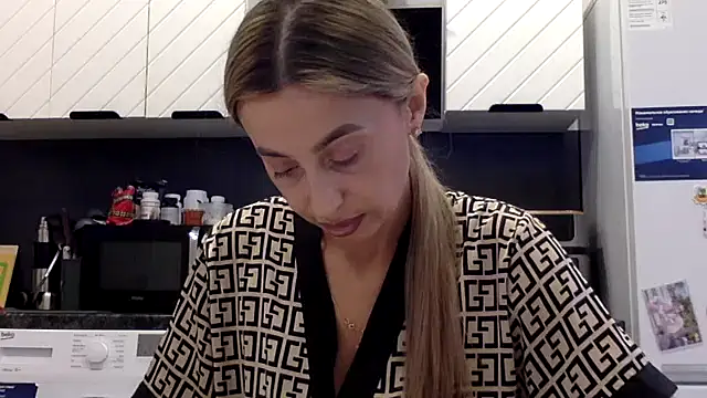 Snapshot of Jeyvaris chatting on November 4, 2025, 1:48 pm Jeyvaris online show from November 4, 2025, 1:48 pm