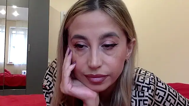 Snapshot of Jeyvaris chatting on November 1, 2025, 1:49 pm Jeyvaris online show from November 1, 2025, 1:49 pm