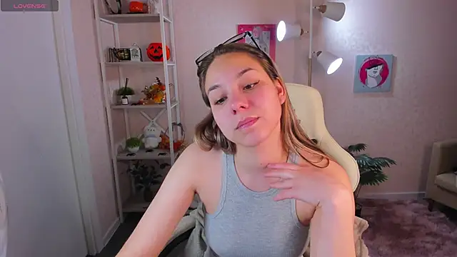 Al1ice Moures online show from December 3, 2025, 1:17 am