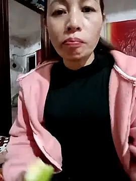 Snapshot of suka-bae chatting on November 7, 2025, 12:10 pm suka-bae online show from November 7, 2025, 12:10 pm