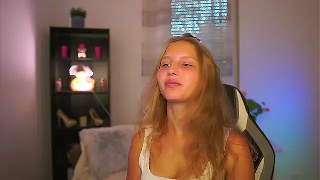 Snapshot of emmie_murray chatting on October 9, 2025, 1:11 pm emmie murray online show from October 9, 2025, 1:11 pm