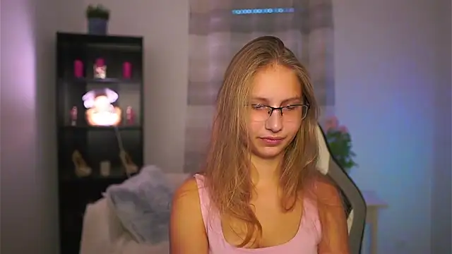 Snapshot of emmie_murray chatting on November 6, 2025, 2:10 pm emmie murray online show from November 6, 2025, 2:10 pm