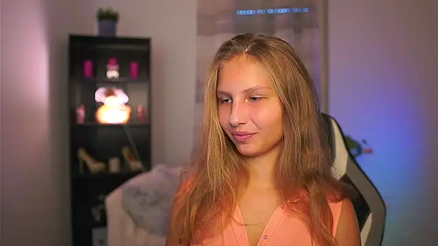 Snapshot of emmie_murray chatting on October 16, 2025, 1:08 pm emmie murray online show from October 16, 2025, 1:08 pm