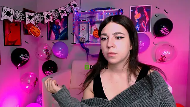 justcamila  online show from October 21, 2025, 11:42 am