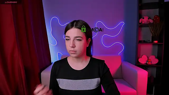 justcamila  online show from November 6, 2025, 10:30 am