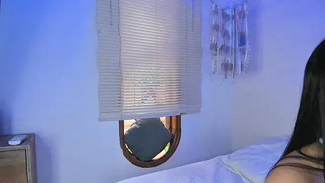 CharlottePetitte online show from October 8, 2025, 8:42 pm