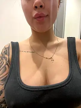 Snapshot of kiss_Lissa chatting on October 14, 2025, 3:45 pm kiss Lissa online show from October 14, 2025, 3:45 pm