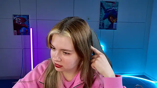 Snapshot of HaleySun chatting on September 30, 2025, 9:04 am HaleySun online show from September 30, 2025, 9:04 am