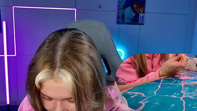 Snapshot of HaleySun chatting on September 29, 2025, 5:36 am HaleySun online show from September 29, 2025, 5:36 am